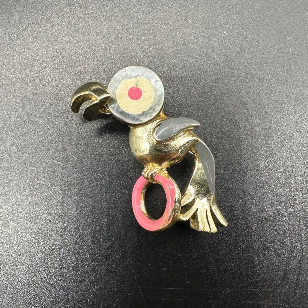 Vintage Brooch Pin 1940s Toucan Bird On Ring Gray Pink Kitschy Dress Enamel